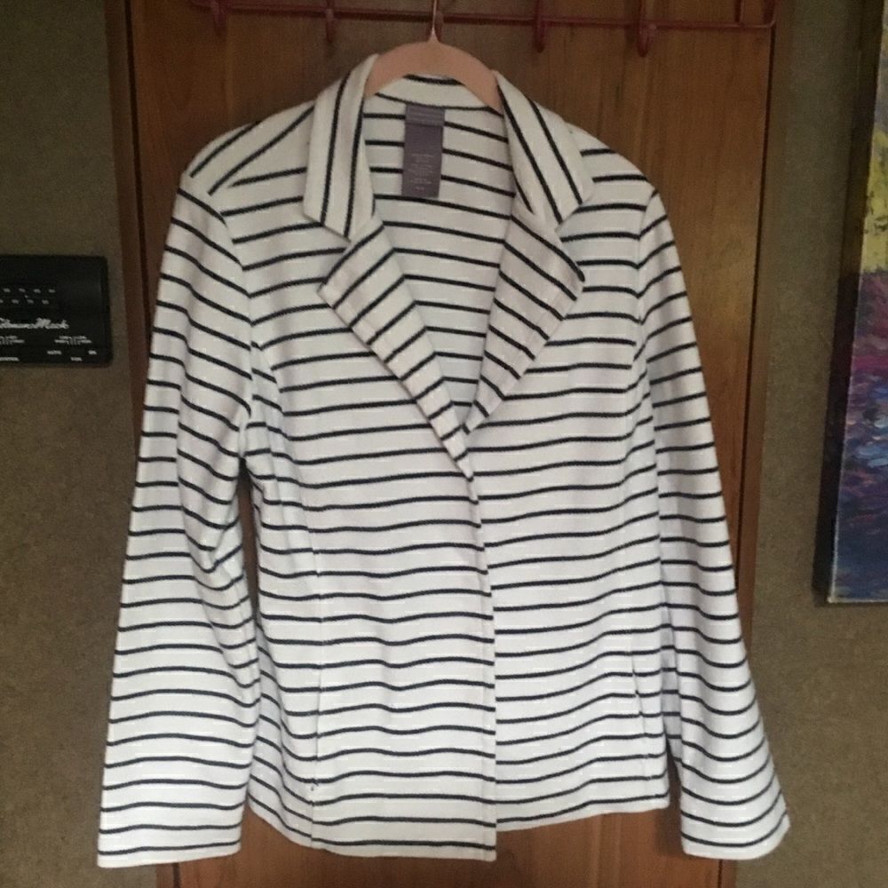 NWOT. Laura Scott Brand White Boucle Knit Blue Striped Jacket Women’s M